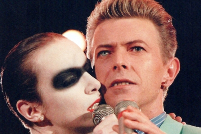 David Bowie Knowledge Quiz 🌟: How Well Do You Know Him?  david bowie