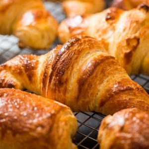 🍳 Do You Actually Prefer Classic or Trendy Breakfast Foods? Plain croissant