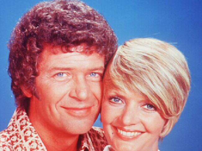 Can You Name These 1960s TV Couples? 09 The Brady Bunch