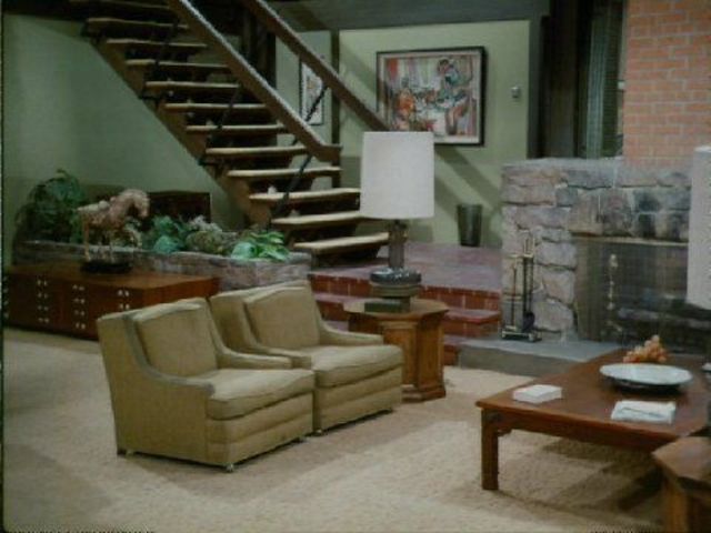 Can You Match These Living Rooms to Their TV Shows? 10 1