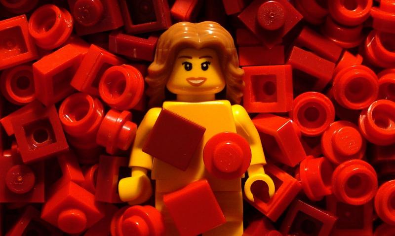 Can You Name These Movies from Their LEGO Scenes? 08 american beauty