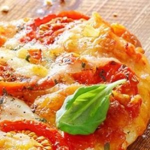 Are You Sharp Enough to Spot the Pineapple on the Pizza? 🍕 