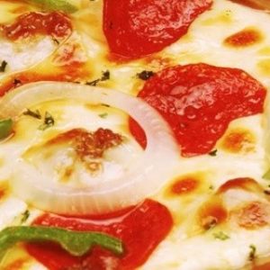 Are You Sharp Enough to Spot the Pineapple on the Pizza? 🍕 