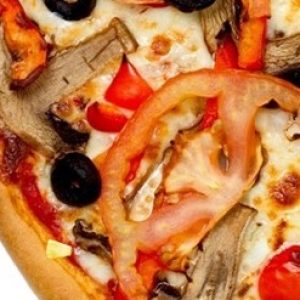 Are You Sharp Enough to Spot the Pineapple on the Pizza? 🍕 