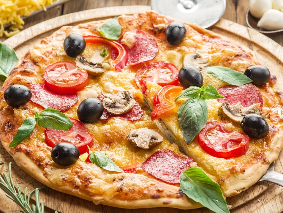 Are You Sharp Enough to Spot the Pineapple on the Pizza? 🍕 16