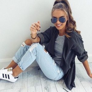 Sporty and casual with a touch of funkiness