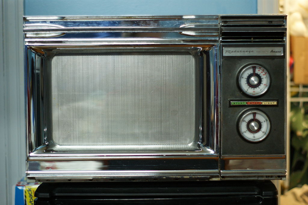 What Country Invented This? 05 Microwave oven