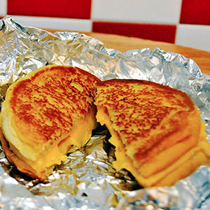 🍟 Can We Guess Your Age by Your Taste in Fast Food? Quiz Five Guys Grilled Cheese