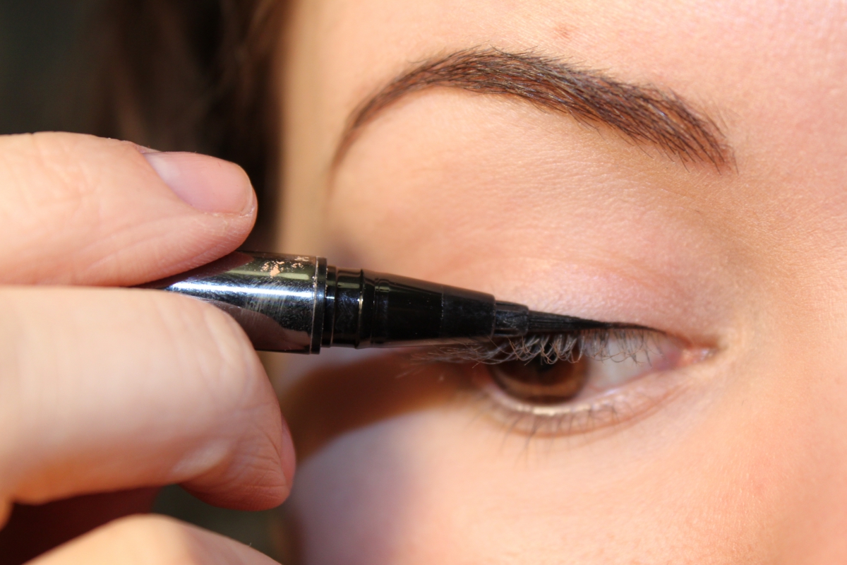 This Quiz Will Determine How Beauty Obsessed You Are putting on eyeliner