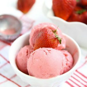 🍨 Customize Your Frozen Yogurt and We’ll Reveal the Age You Will Live to Strawberry