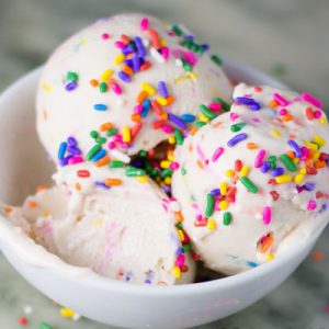 🍨 Customize Your Frozen Yogurt and We’ll Reveal the Age You Will Live to Cake Batter