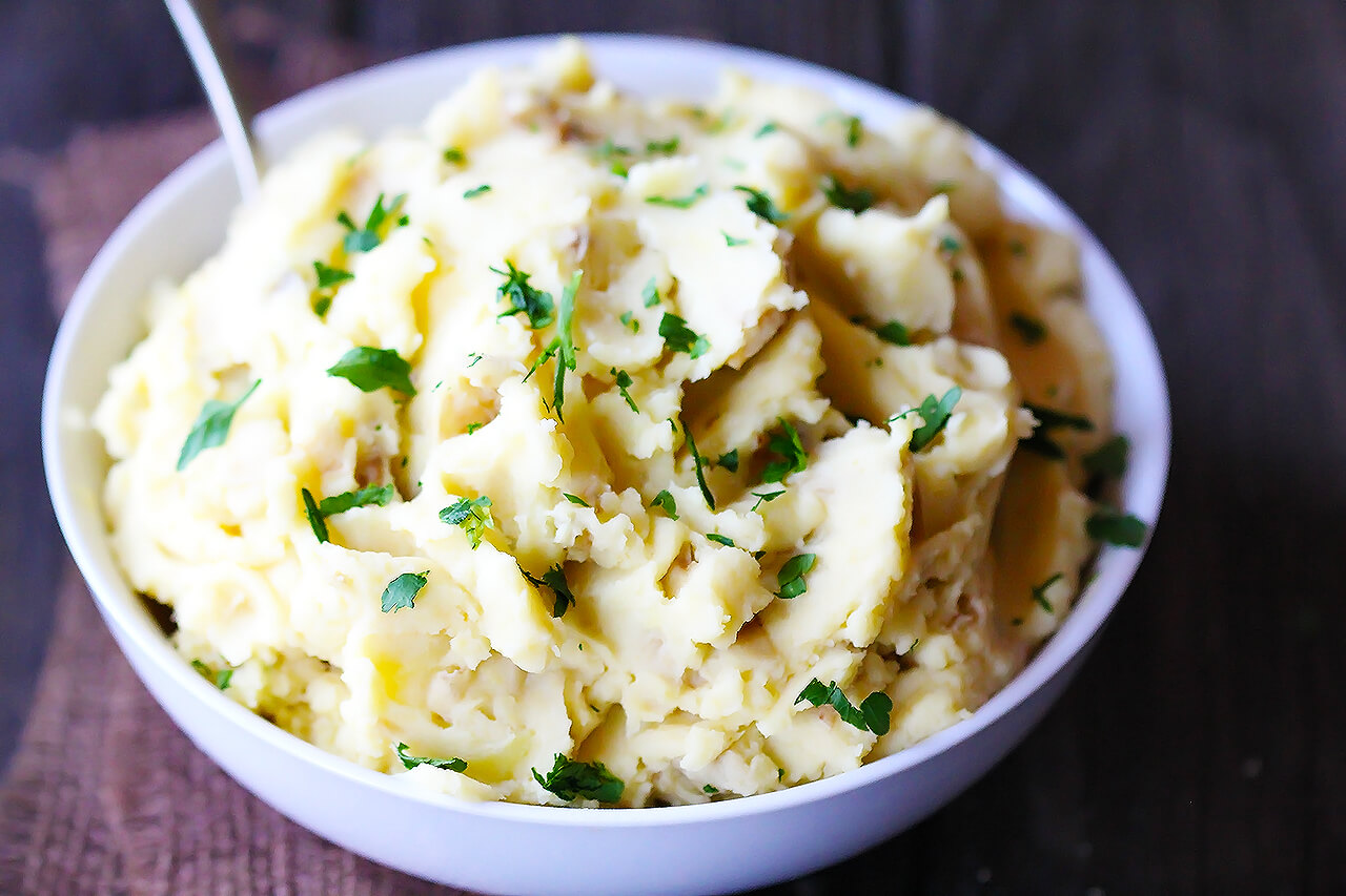 Tell Us How Much You Love These Thanksgiving Food and We’ll Guess Your Age Mashed Potatoes1