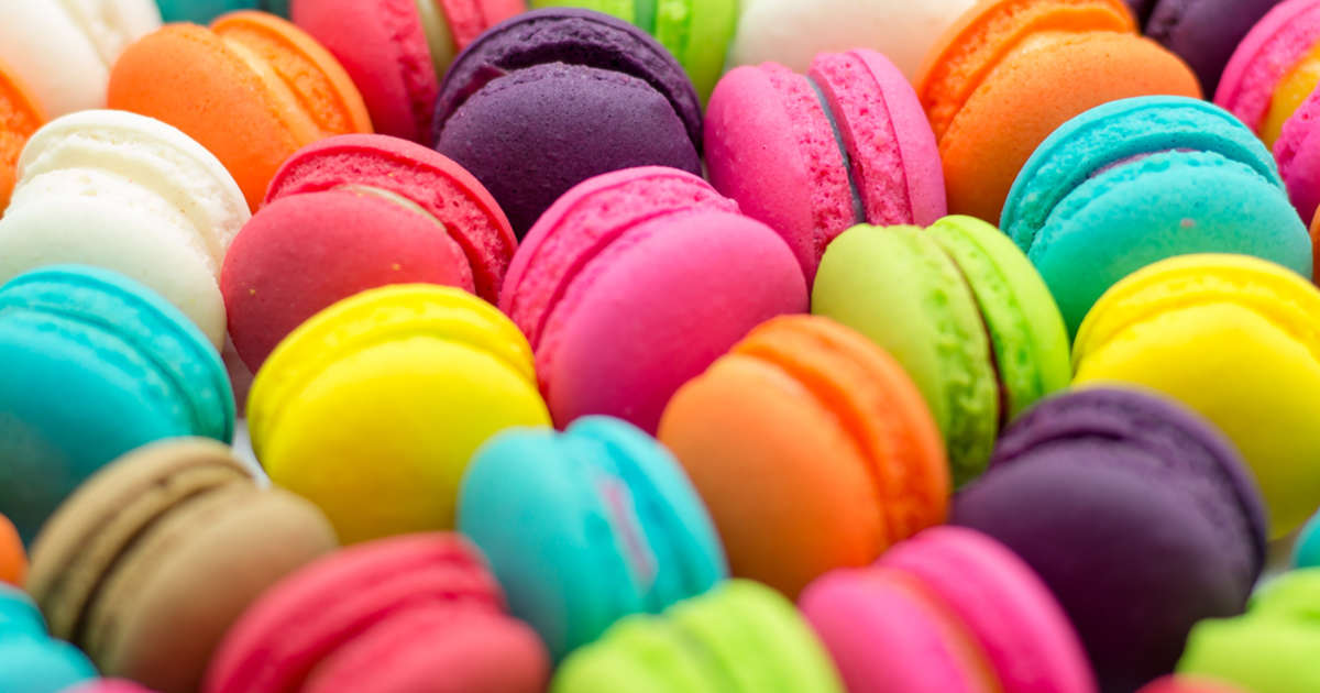 🍴 Can We Guess Your Age Based on Your Food Preferences? Macarons1