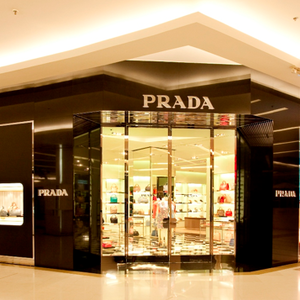 🛍 Go Shopping at the Mall and We’ll Guess the Year You Were Born Prada