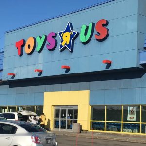 🛍 Go Shopping at the Mall and We’ll Guess the Year You Were Born Toys R Us
