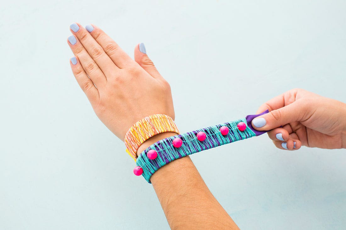 Tell Us How You Feel About ’90s Fashion and We’ll Guess How Old You Are slap bracelets