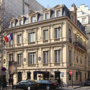 Spend a Day in Paris and We’ll Reveal a Truth About You Avenue Montaigne