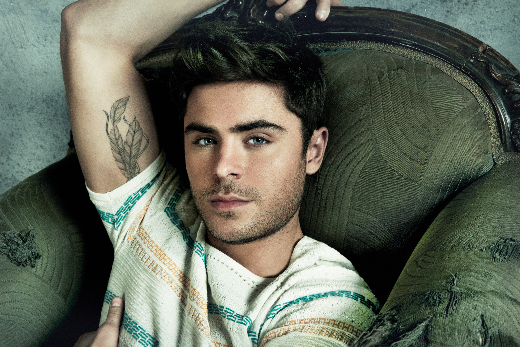 You got: Zac Efron! 🎄 Decorate Your House for Christmas and We’ll Give You a Hot Celeb to Kiss Under the Mistletoe