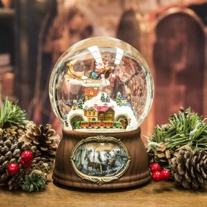 Which Winter Legend Are You? Quiz Snow globes