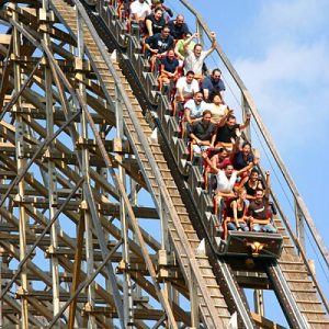🌴 Go on Vacation and We’ll Tell You Which State You Should Move to Ride roller coasters