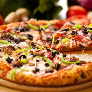 This “Would You Rather” Hot or Cold Food Test Will Reveal Your Most Polarizing Quality Freshly-made pizza