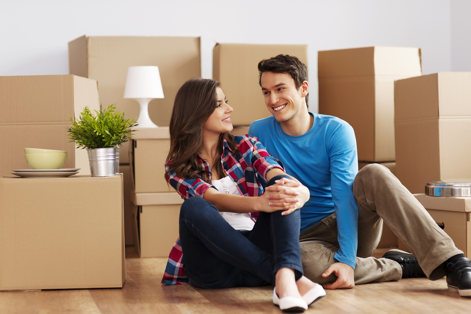 ❤️ Tell Us About Your Romantic History and We’ll Tell You Which Song Best Describes It Couple moving in new house