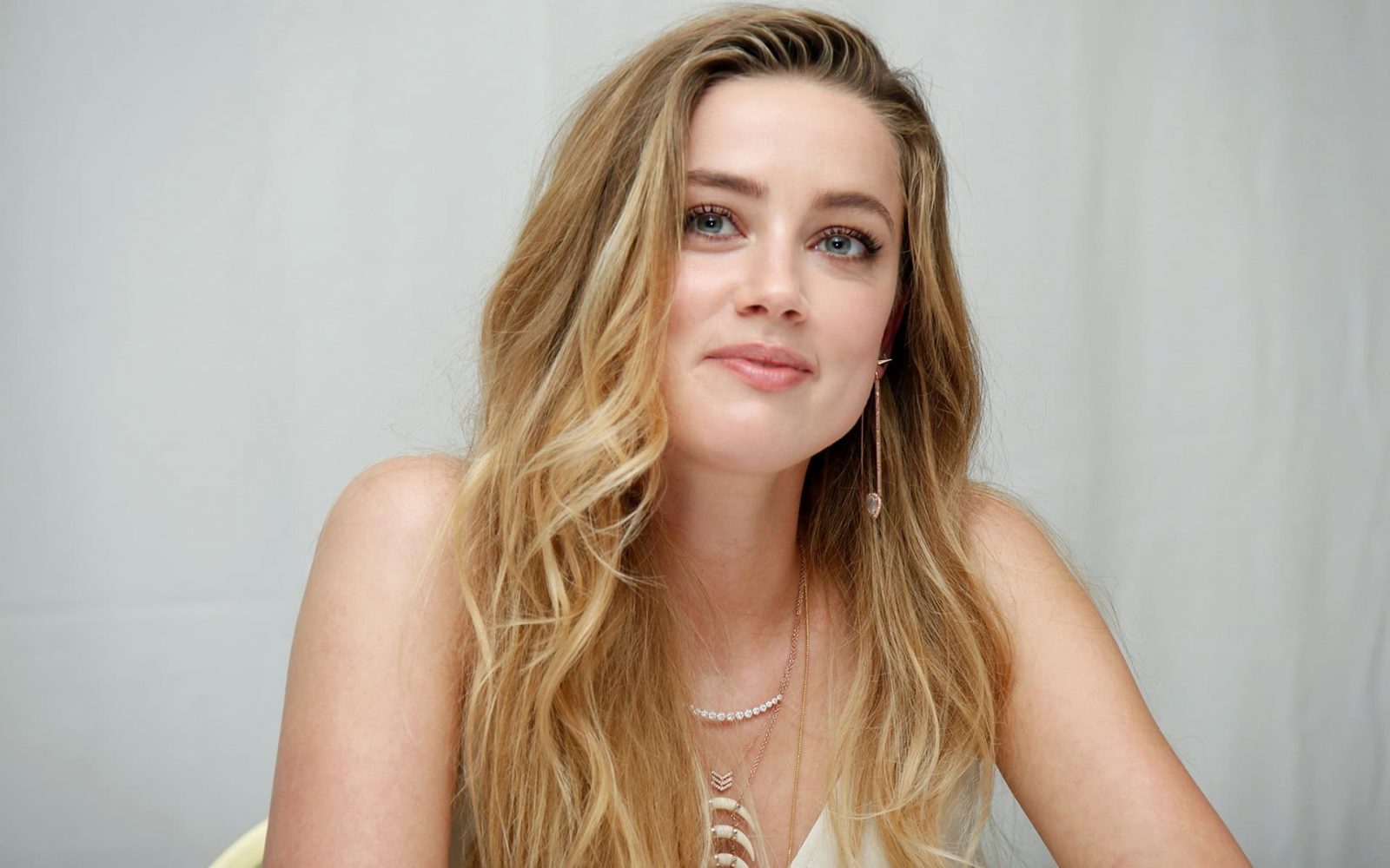 Decide If These Celebrities Are Cool or Not and We’ll Reveal How Hot Are You amber heard