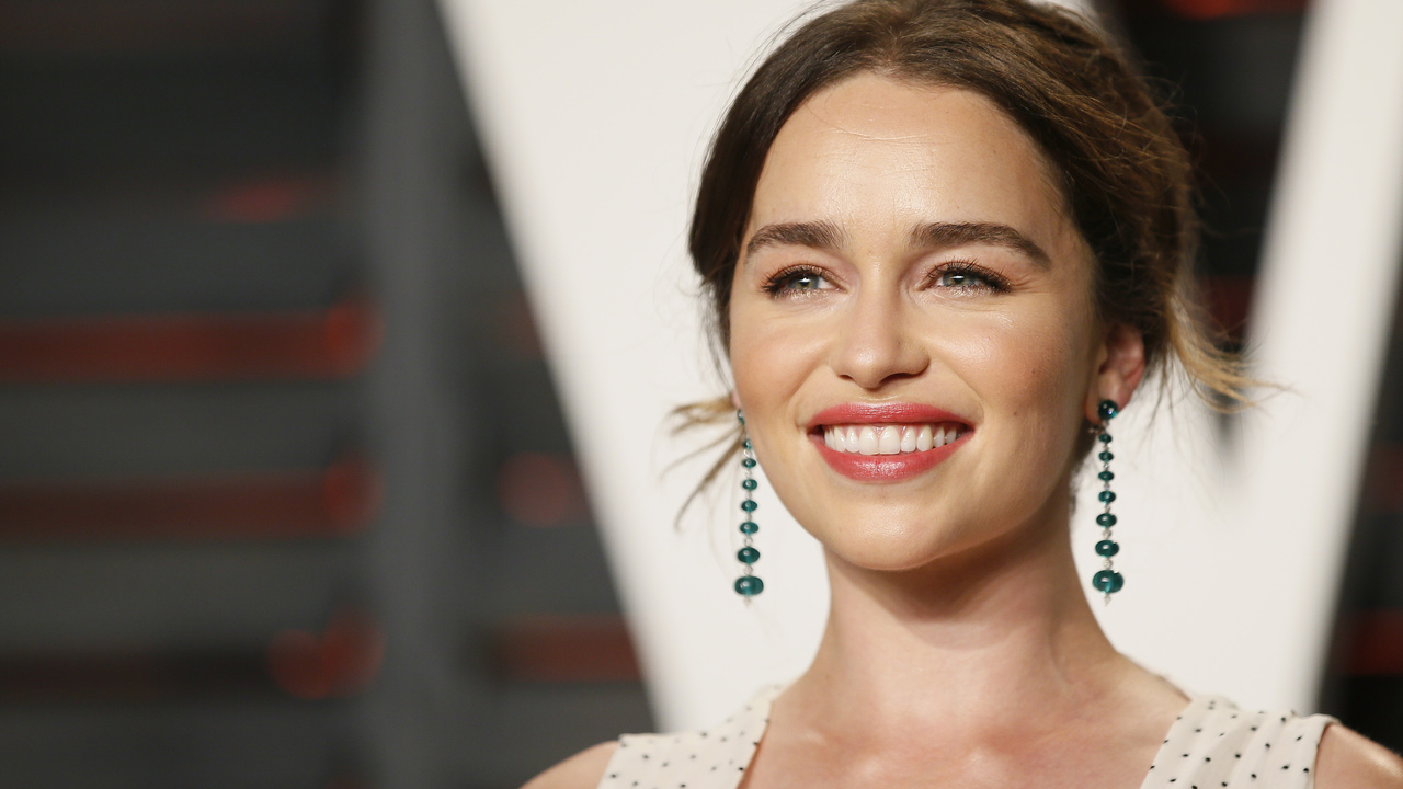 Can I Actually Guess Your 👩🏻‍🦱 Hair Color Based on How You Rate These Beautiful Celebrities? Emilia Clarke1