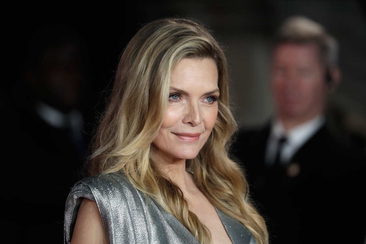 Can I Actually Guess Your 👩🏻‍🦱 Hair Color Based on How You Rate These Beautiful Celebrities? Michelle Pfeiffer