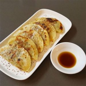 🍣 Make Some Really Difficult Japanese Food Decisions and We’ll Reveal Your Biggest Pet Peeve Gyoza (pork and vegetable potstickers)