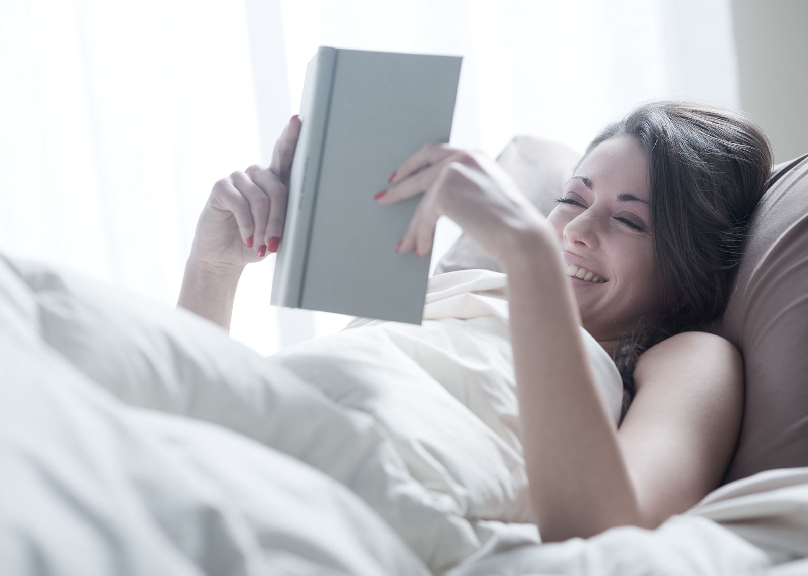😴 Can We Guess Your Age Based on Your Sleeping Habits? Reading In Bed