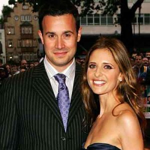 Pick Celeb Couples & We'll Guess Your Age Accurately Quiz Freddie Prinze Jr. and Sarah Michelle Gellar