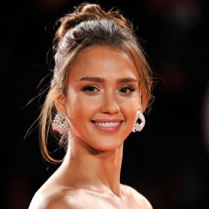 🔥 Match These Celebs on Tinder and We’ll Reveal the Type of Partner You Need ❤️ Jessica Alba