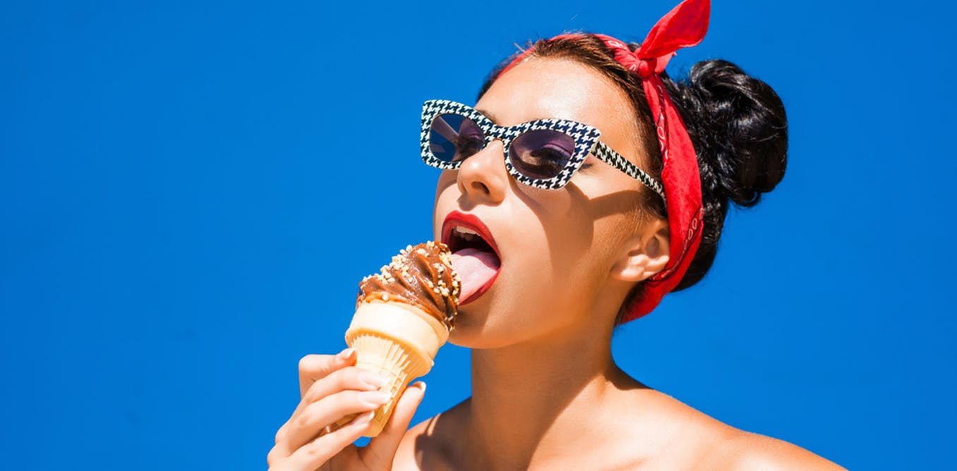 🧁 Pick Some Desserts and We’ll Reveal the Age You’ll Have Your First Kid 👶 eating ice cream