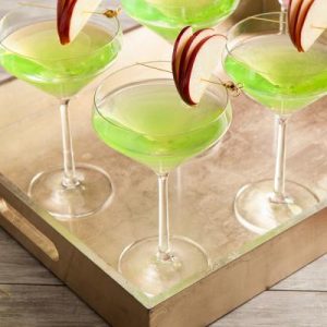 🍸 Only a Bartender Can Name More Than 12/15 of These Cocktails from Just the Ingredients Appletini