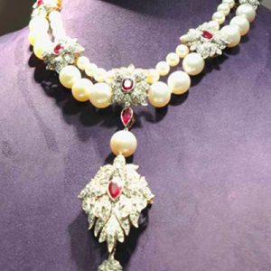💸 Can You Waste $1 Billion In A Week? Quiz Elizabeth Taylor’s ‘La Peregrina’ necklace
