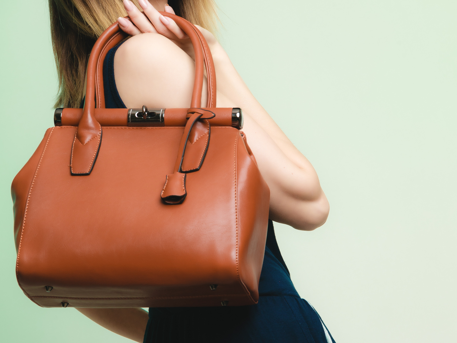 👗 Pick Some Outfits and We’ll Guess Your Actual and Emotional Ages Brown leather bag