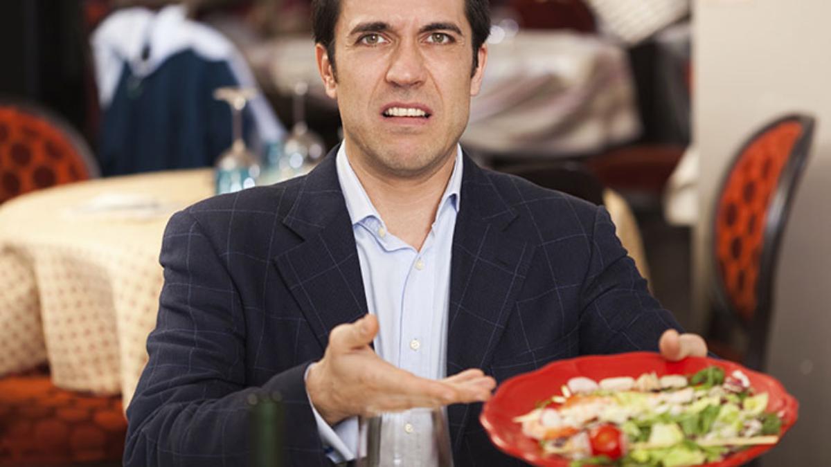 Take This Bad Habits Quiz to Know What People Like About You frowning at meal