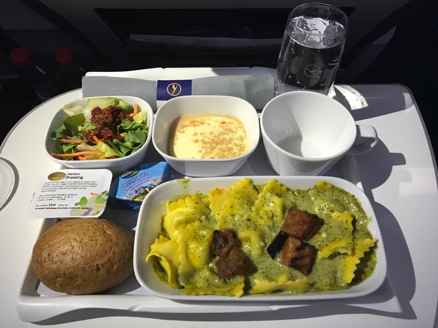 Rate These ✈️ Airplane Meals and We’ll Give You Your Next Vacation Spot 722