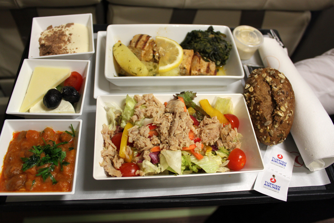 Rate These ✈️ Airplane Meals and We’ll Give You Your Next Vacation Spot 1126