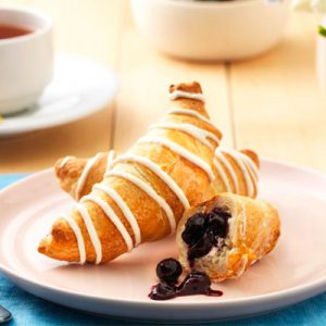 🍳 Pick Some Breakfast Foods and We’ll Reveal Your Celebrity Twin Blueberry croissant