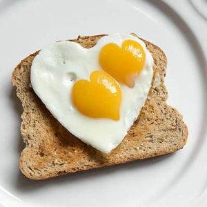 🍳 Pick Some Breakfast Foods and We’ll Reveal Your Celebrity Twin Fried egg on toast