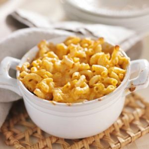 Order a Cafeteria Lunch and We’ll Reward You With a ’90s Teen Heartthrob Boyfriend Mac n\' cheese