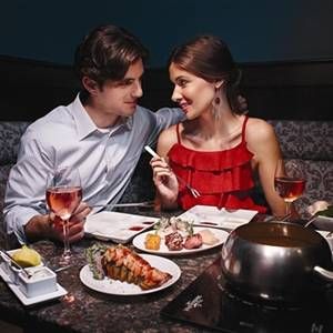 🍕 Order a Pizza and Build a Perfect Boyfriend and We’ll Tell You Which Celeb You Should Hook up With ❤ Having dinner at a fine-dining restaurant