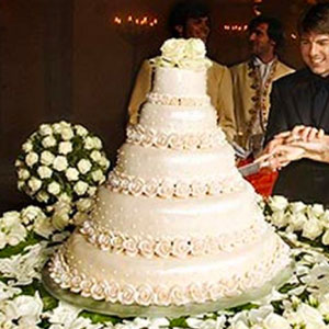 Eat At Celeb Weddings To Know The Age You'll Get Married Quiz Tom Cruise and Katie Holmes