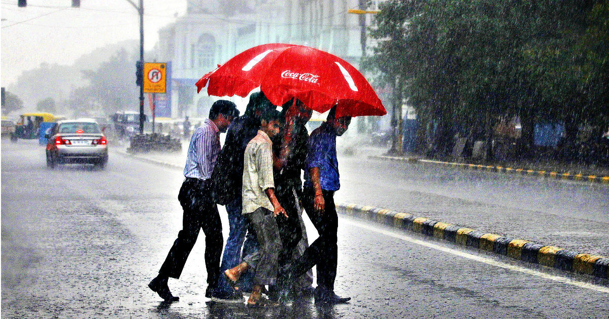 How Close to 20/20 Can You Score on This General Knowledge Quiz? people sharing umbrella