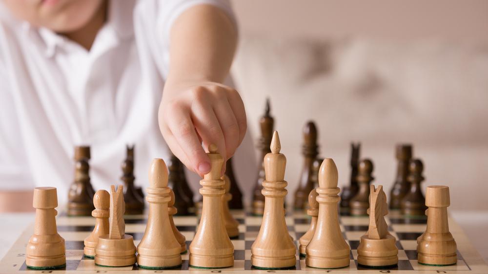 Sorry, But Only 1 in 10 People Can Pass This General Knowledge Quiz playing chess