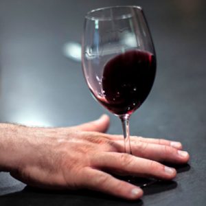 🍽 Only a Truly Refined Person Can Score Higher Than 11/15 on This Dining Etiquette Quiz Swirl the wine