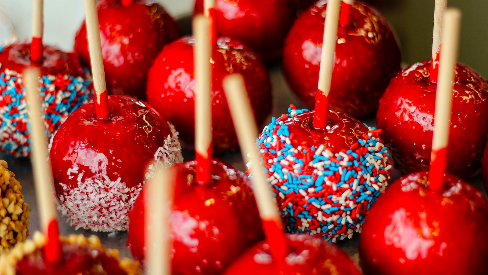 🎡 Eat Your Way Through a Carnival and We’ll Guess Your Birth Order 10 candy apples