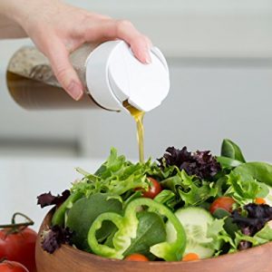 The Way You Eat Common Foods Will Reveal Whether You’re Shy or Outgoing Toss in dressing